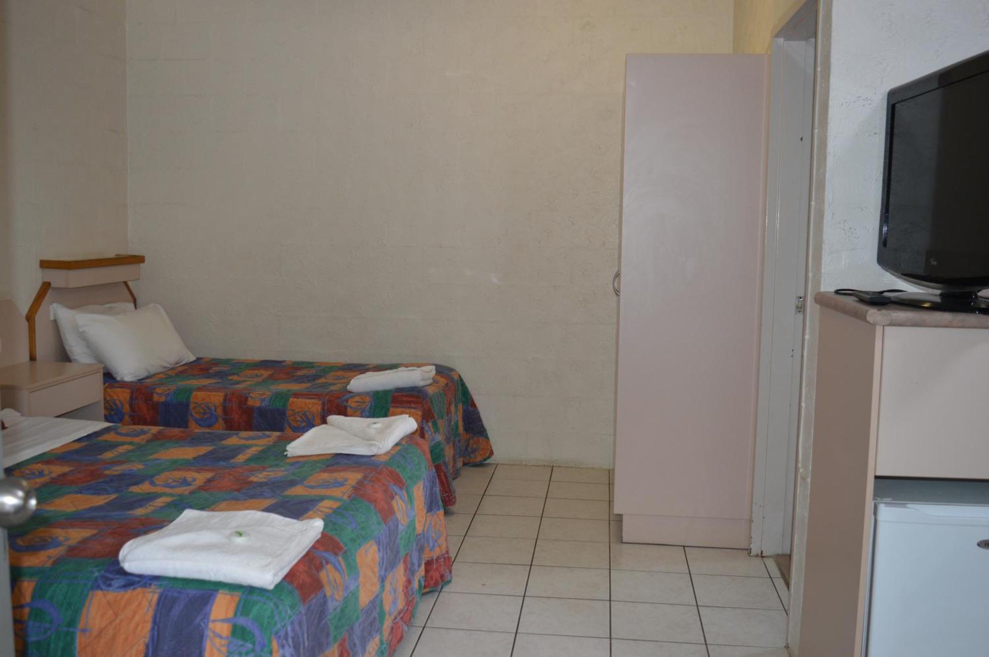 Mid City Motor Inn Gladstone Rum bild