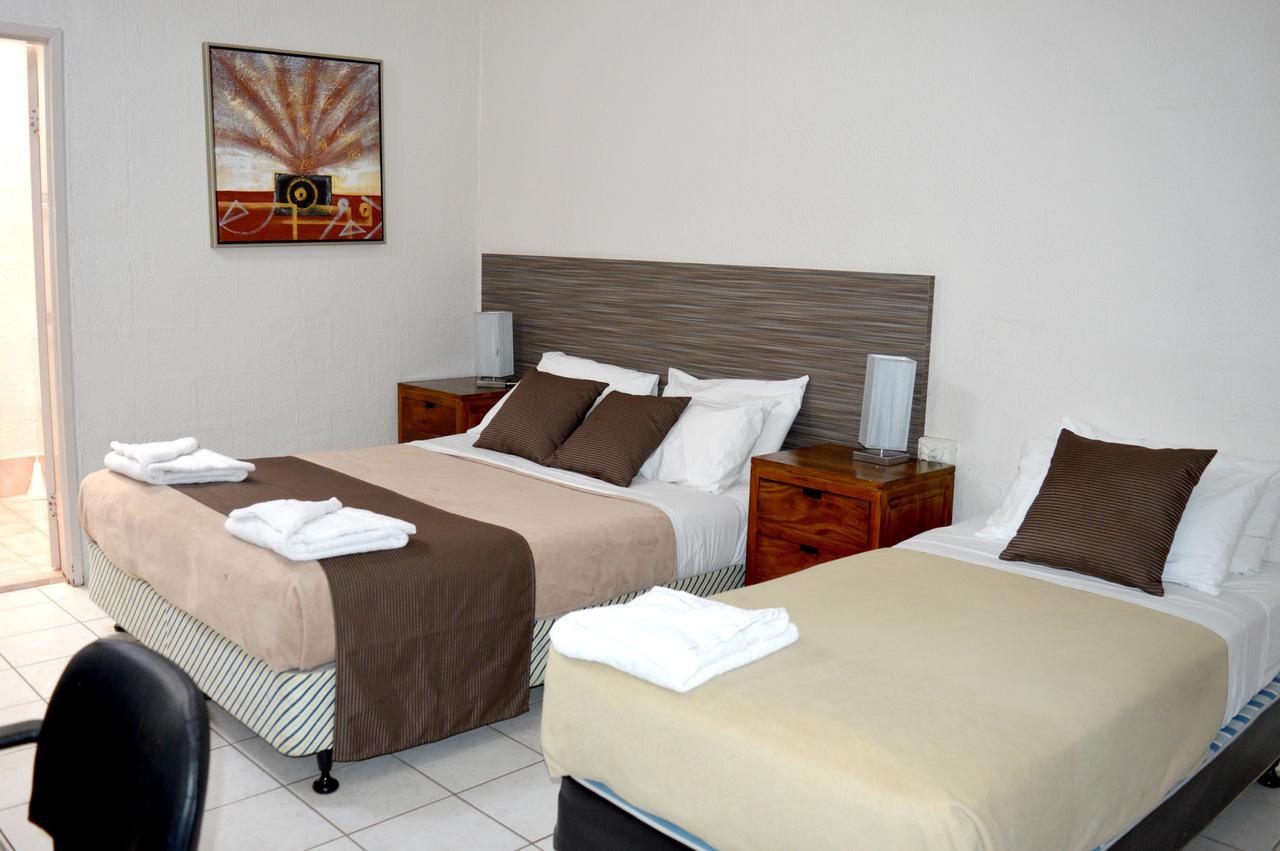 Mid City Motor Inn Gladstone Exteriör bild