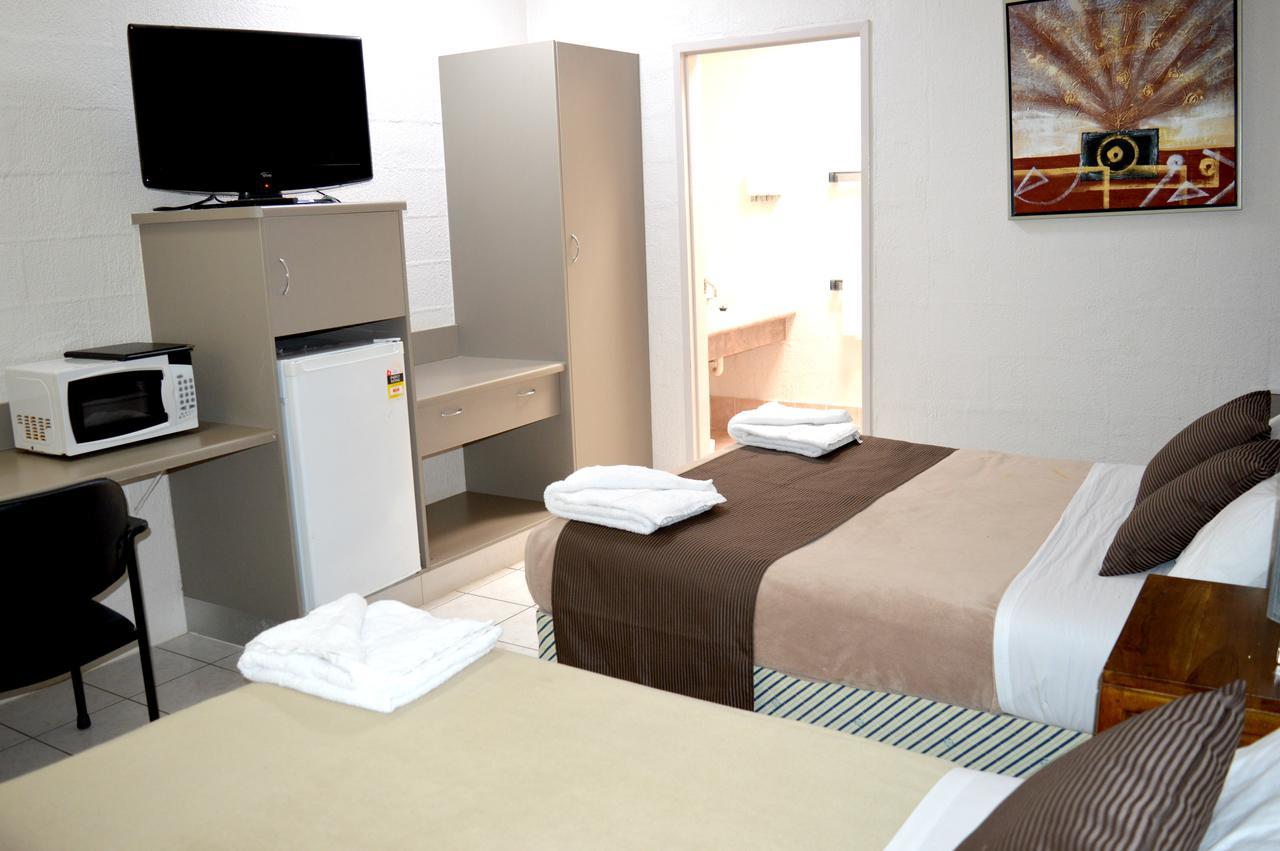 Mid City Motor Inn Gladstone Exteriör bild